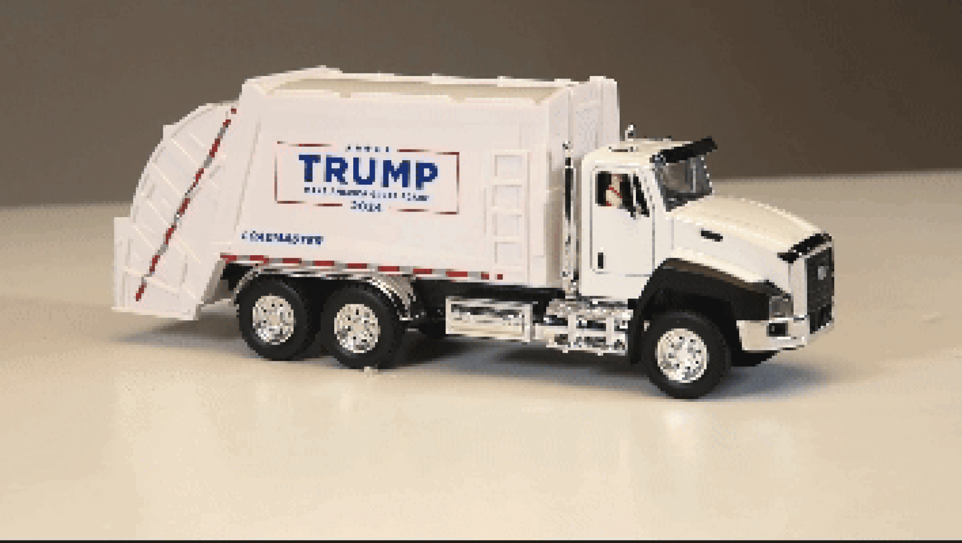 Trump Garbage Truck | MTH Trains